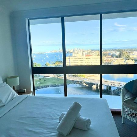 Broadwater Shores Waterfront Apartments Gold Coast Eksteriør billede