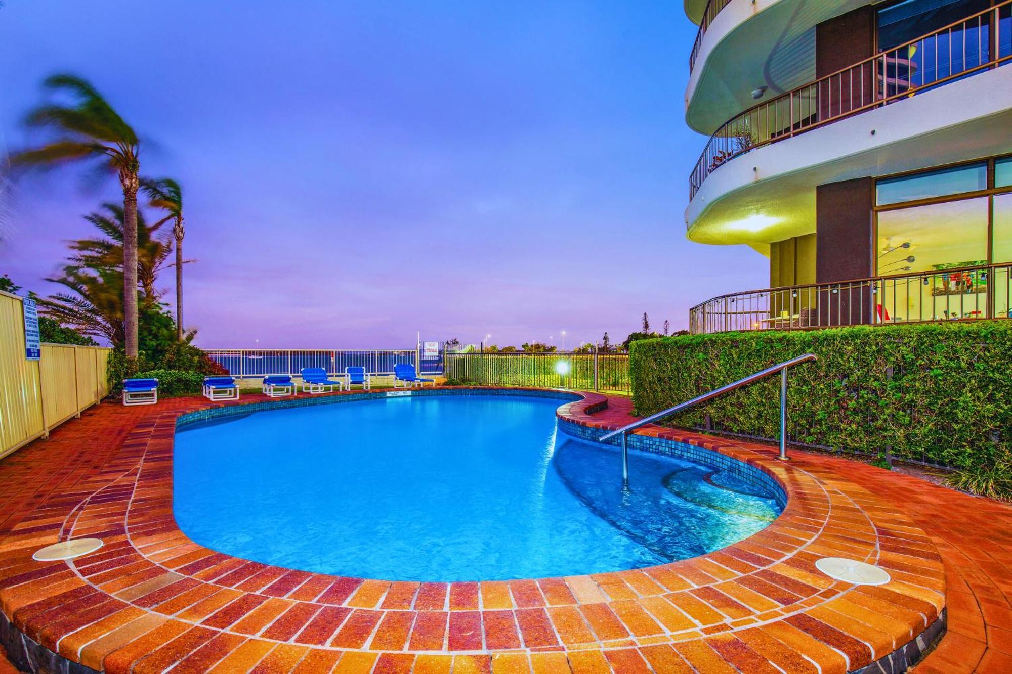 Broadwater Shores Waterfront Apartments Gold Coast Eksteriør billede