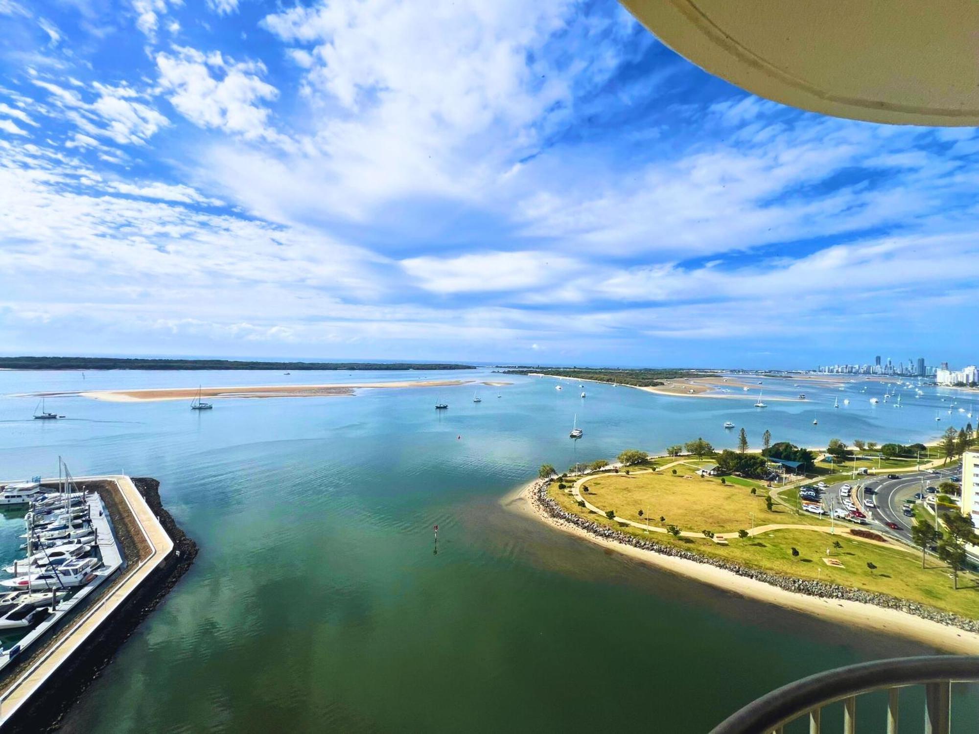 Broadwater Shores Waterfront Apartments Gold Coast Eksteriør billede
