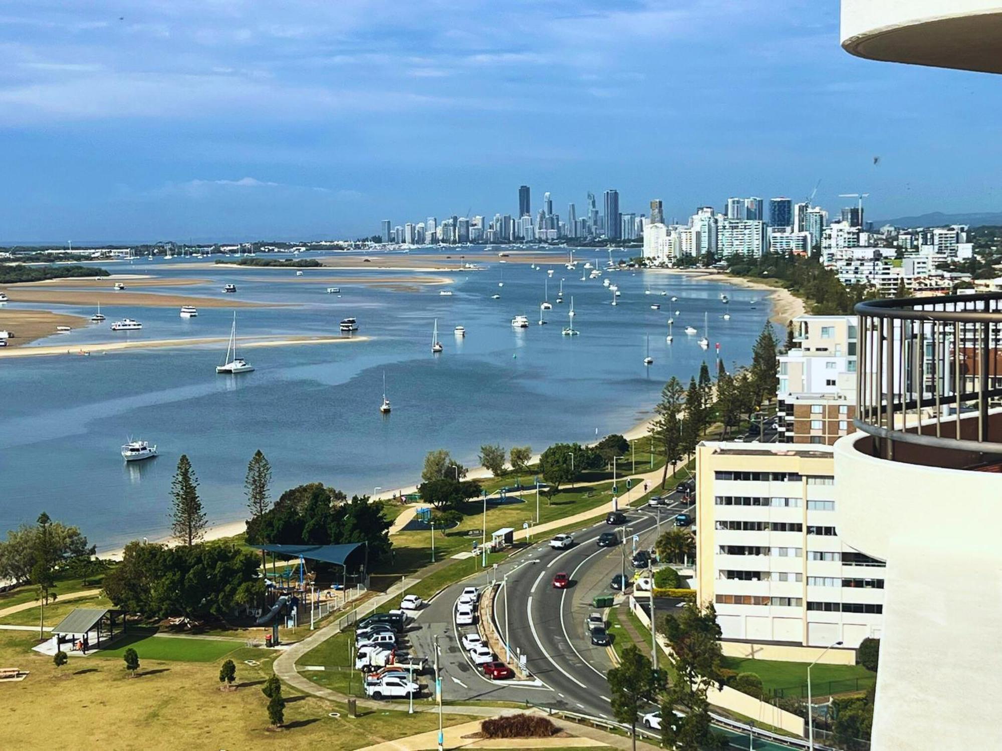 Broadwater Shores Waterfront Apartments Gold Coast Eksteriør billede