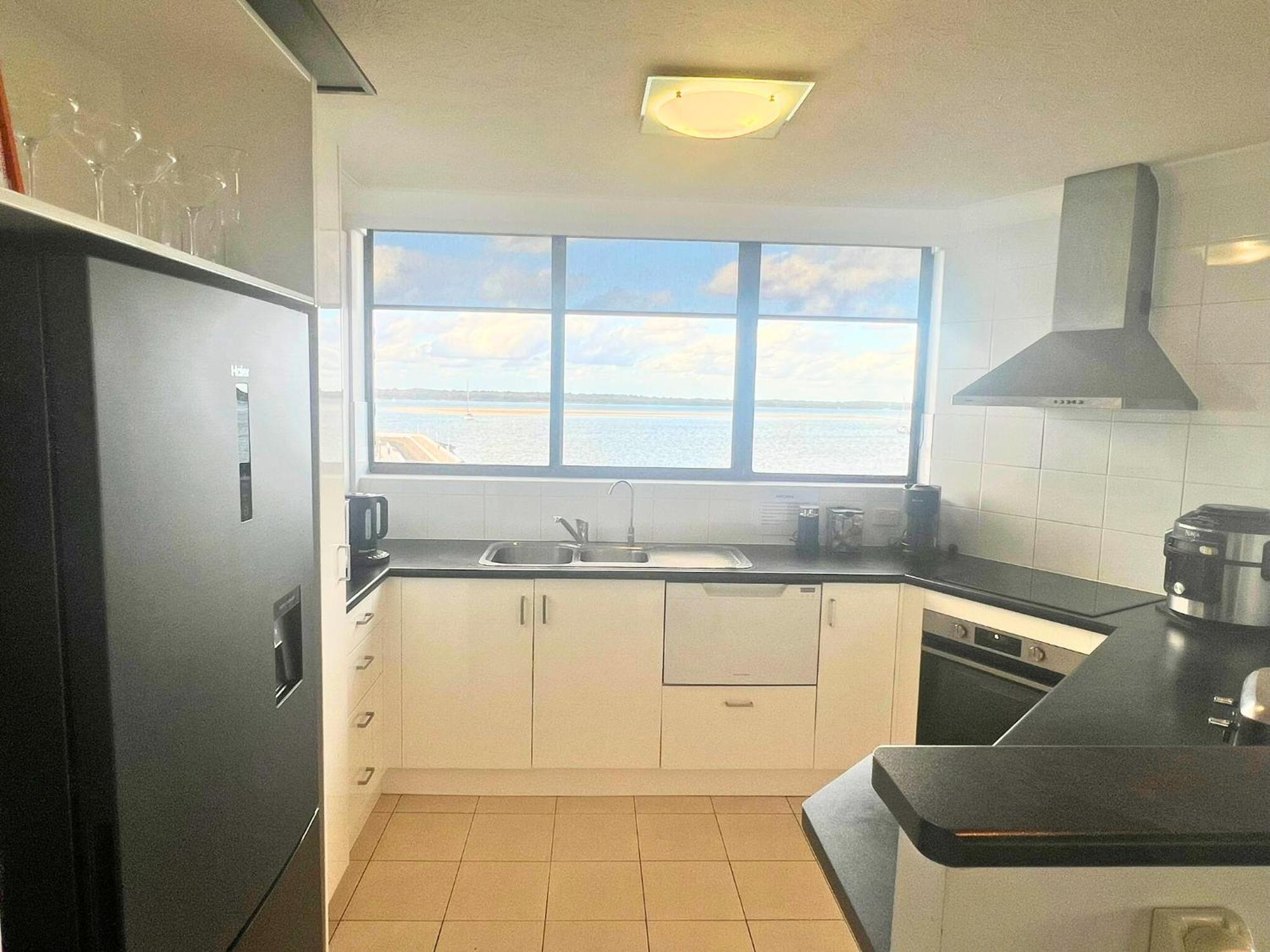 Broadwater Shores Waterfront Apartments Gold Coast Eksteriør billede