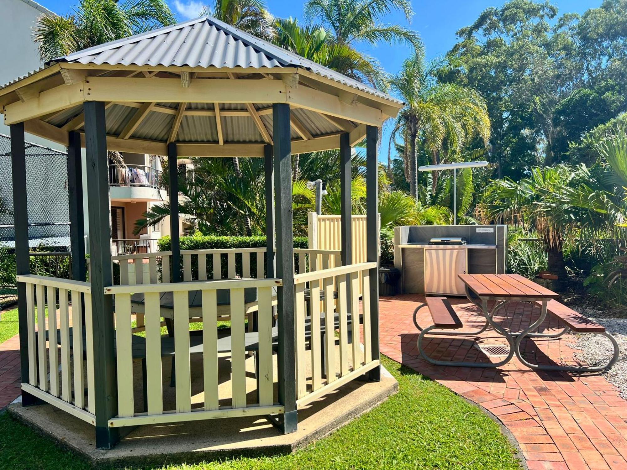 Broadwater Shores Waterfront Apartments Gold Coast Eksteriør billede