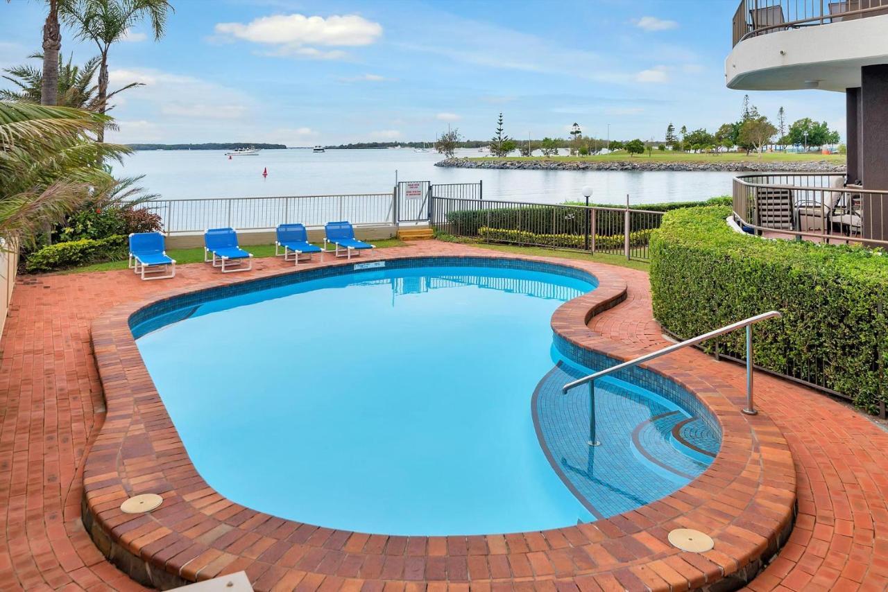 Broadwater Shores Waterfront Apartments Gold Coast Eksteriør billede